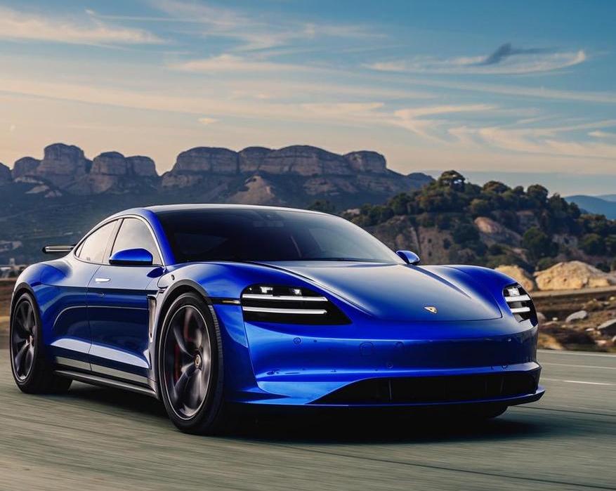 Компания Porsche заплатит покупателю 4500 долларов за переход с Tesla на Taycan